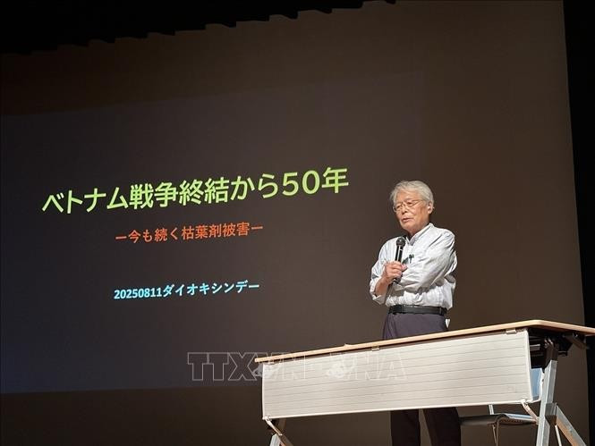 El periodista japonés Nakamura Goro habla en el evento (Fuente: VNA)