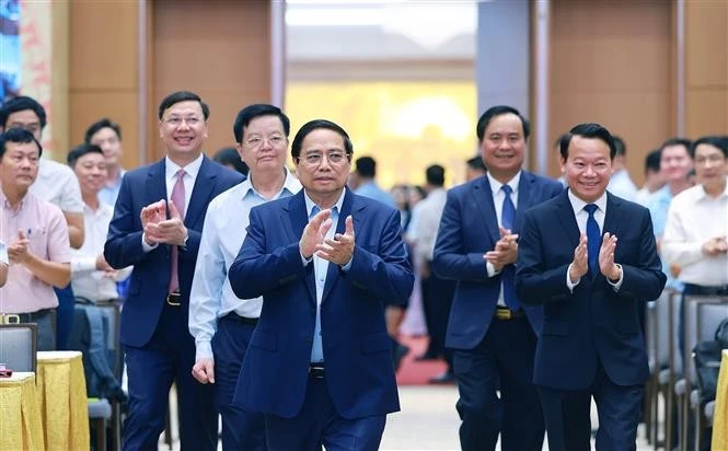 El primer ministro de Vietnam, Pham Minh Chinh, preside la conferencia nacional en línea para revisar el Programa de Objetivos Nacionales sobre la construcción de áreas rurales (Fuente: VNA)