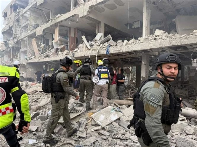 Tras el bombardeo estadounidense de tres instalaciones nucleares iraníes en la madrugada del 22 de junio de 2025, las Fuerzas de Defensa de Israel anunciaron la detección de una serie de misiles balísticos lanzados desde Irán. (Foto: VNA)