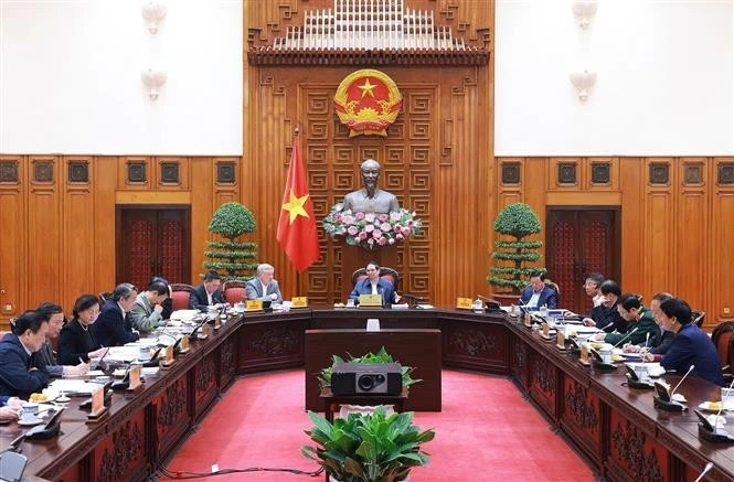 El primer ministro Pham Minh Chinh preside la reunión