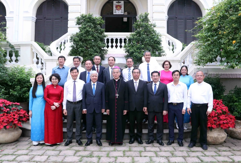 ELa delegación del Frente de la Patria de Vietnam (FPV) visita a la Arquidiócesis de Ciudad Ho Chi Minh con motivo de la Navidad y el Año Nuevo 2024 (Fuente: VNA)