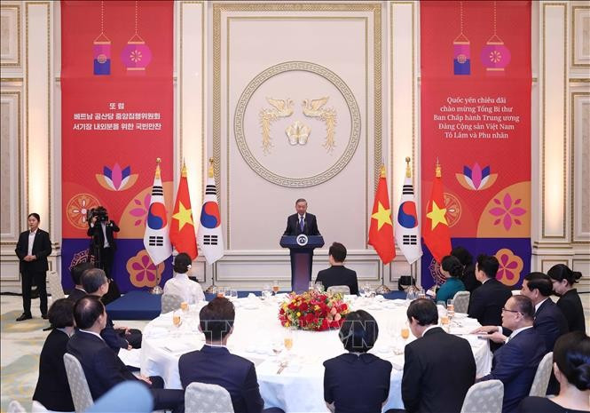 El secretario general del Partido Comunista de Vietnam, To Lam, asiste a la recepción oficial presidida por el presidente anfitrión, Lee Jae Myung (Fuente: VNA)