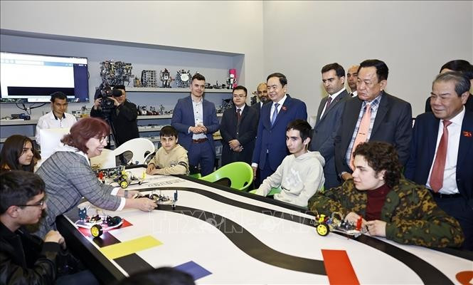 La delegación vietnamita visita el Centro de Tecnologías Creativas TUMO (Fuente: VNA)