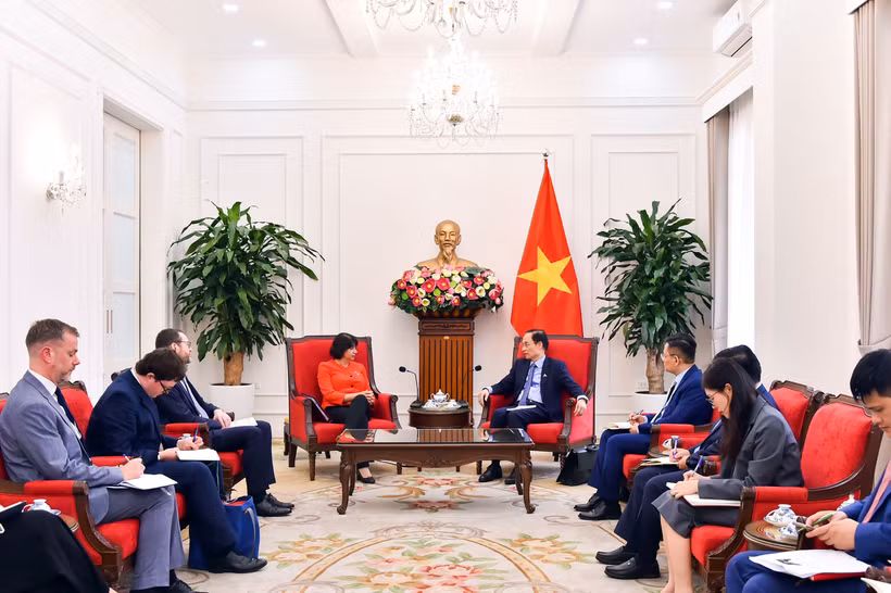 En la cita (Fuente: La Cancillería de Vietnam)