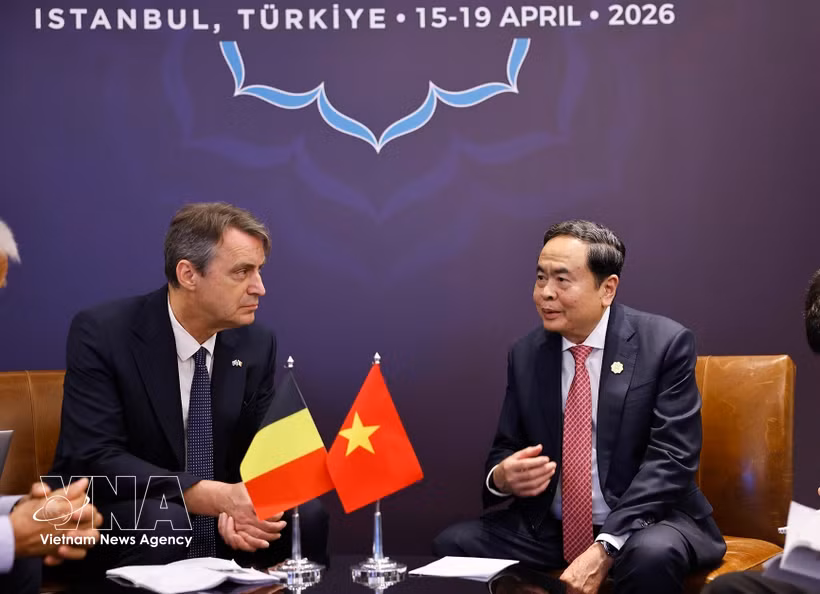 El presidente de la Asamblea Nacional de Vietnam, Tran Thanh Man, y el presidente del Senado de Bélgica, Vincent Blondel (Fuente:VNA)