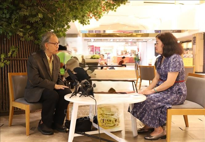El académico tailandés Kavi Chongkittavorn en una entrevista concedida a corresponsales de la Agencia Vietnamita de Noticias (VNA) en Bangkok (Fuente: VNA)