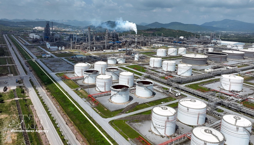 Área de almacenamiento de combustible de la refinería y planta petroquímica de Nghi Son (Fuente: VNA)