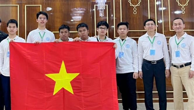 Los alumnos vietnamitas que asistieron a la segunda Olimpiada Internacional de Matemáticas para Estudiantes de Secundaria, celebrada en Turkmenistán del 21 al 26 de abril (Fuente: VNA)