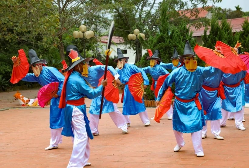 La danza folclórica vietnamita de Xuan Pha se ha convertido en la protagonista de un festival que se celebra anualmente del 10 al 12 de febrero lunar en la provincia de Thanh Hoa (Fuente: VNA)