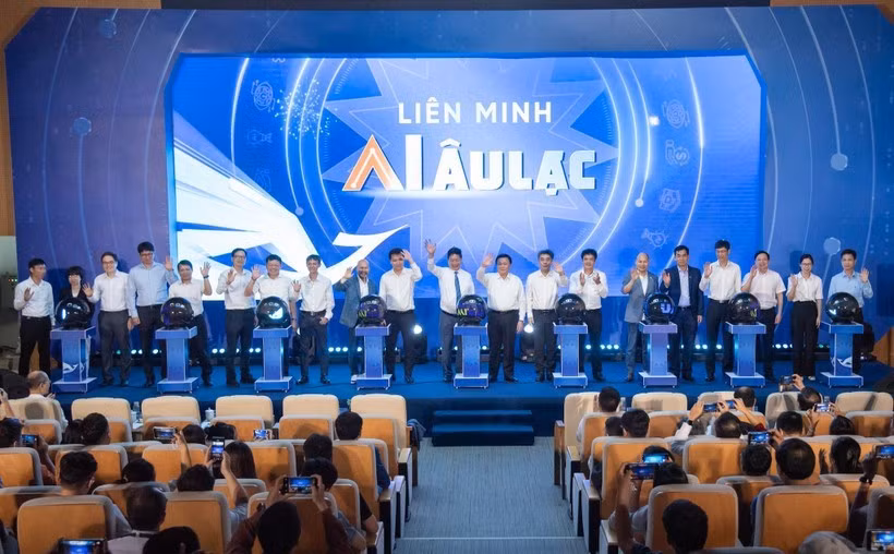 Más de 20 agencias gubernamentales, empresas y universidades se unen para establecer la primera Alianza de Inteligencia Artificial de Vietnam. (Foto: VietnamPlus)