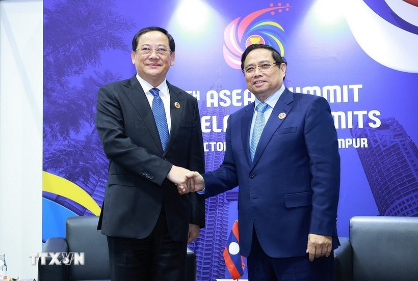 En el encuentro entre el primer ministro laosiano, Sonexay Siphandone y el premier vietnamita, Pham Minh Chinh (Fuente: VNA)