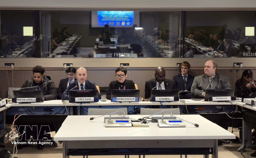 El ministro consejero Nguyen Hoang Nguyen habla en la cita (Fuente: VNA)