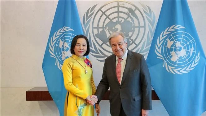 La vicepresidenta de la Asamblea Nacional (AN) de Vietnam, Nguyen Thi Thanh y el secretario general de la ONU, António Guterres (Fuente: VNA)