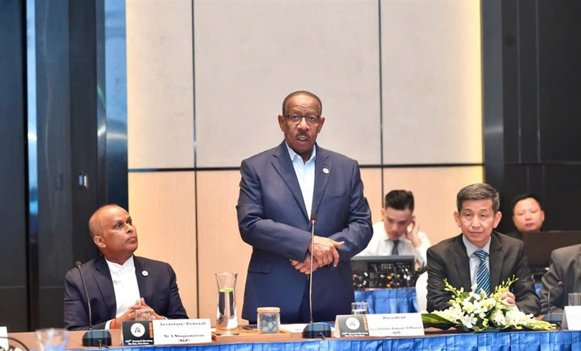 El presidente de la Asociación Asiática de Atletismo, Dahlan Jumaan Al Hamad, habla en el evento (Fuente: VNA)