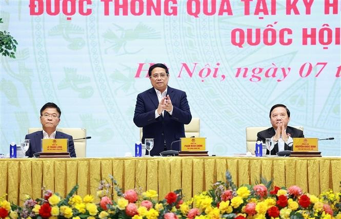 El primer ministro Pham Minh Chinh preside una conferencia destinada a difundir e implementar las leyes y resoluciones adoptadas por la Asamblea Nacional (Fuente: VNA)