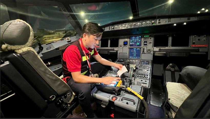 Los ingenieros de Vietjet trabajan durante 32 horas para actualizar el software de la flota de Airbus A320 de la aerolínea. (Foto: Vietjet)