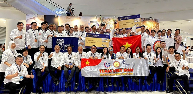 El equipo de chefs vietnamitas brilla en el concurso internacional Battle of The Pastry & Bakery (Fuente: VNA)
