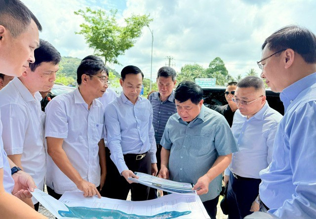 El viceprimer ministro Nguyen Chi Dung se reúne con las autoridades de la provincia de Kien Giang para avanzar en los preparativos de la Semana de Líderes Económicos de la APEC 2027 (Fuente: VNA)