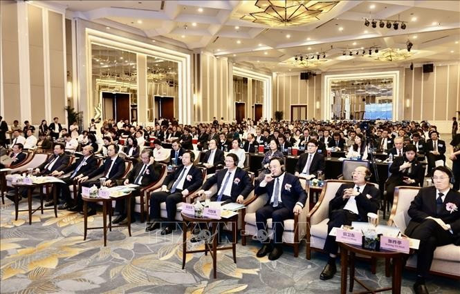 Delegados y representantes empresariales de ambos países asistieron a la conferencia. Foto: VNA