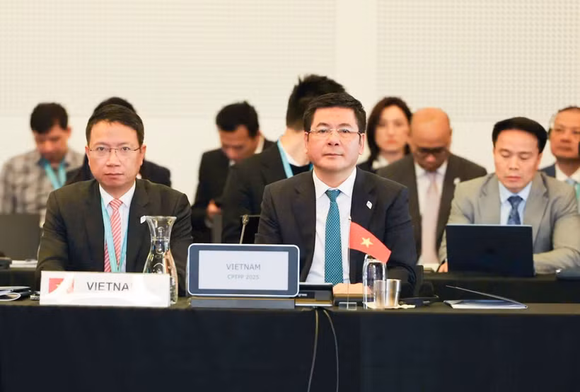 El ministro de Industria y Comercio, Nguyen Hong Dien participa en el evento (Fuente: VNA)
