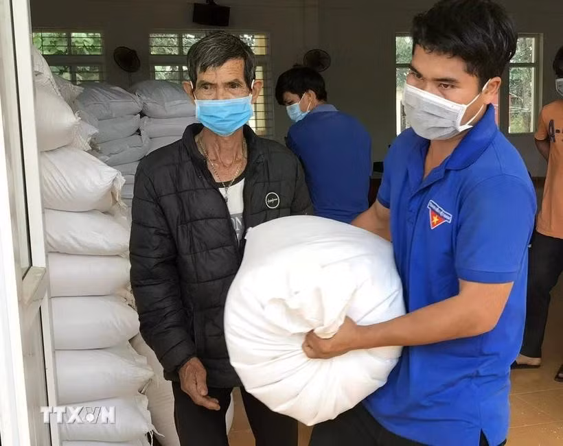 Vietnam asigna 668 toneladas de arroz de la reserva nacional a Bac Kan, Ha Giang y Tuyen Quang para apoyar a los residentes durante el período entre cosechas (Fuente: VNA)