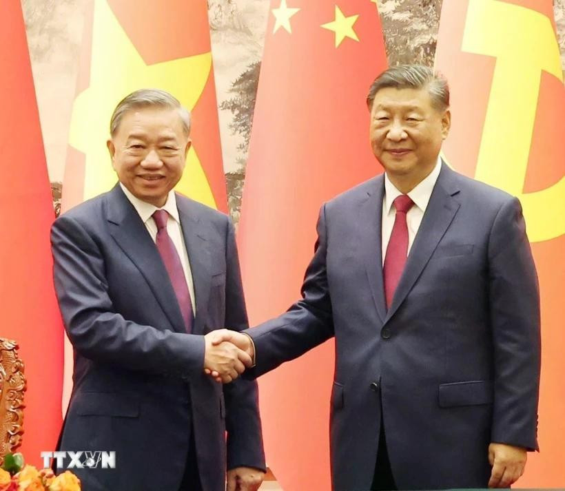 El secretario general del Partido Comunista de Vietnam, To Lam (izquierda), y el dirigente chino, Xi Jinping. (Foto: VNA)