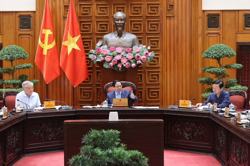 El primer ministro de Vietnam, Pham Minh Chinh, preside la reunión (Fuente: VGP)
