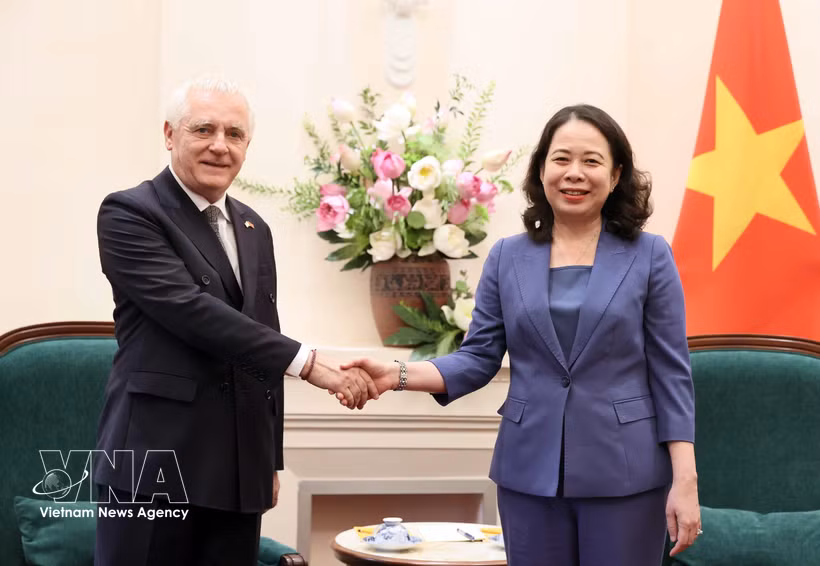 La vicepresidenta de Vietnam, Vo Thi Anh Xuan, recibe al embajador de Argentina en Hanoi, Marcos Antonio Bednarski (Fuente: VNA)