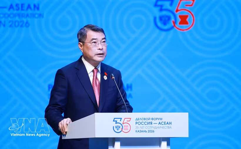 El primer ministro de Vietnam, Le Minh Hung, participa en la ceremonia inaugural del Foro Empresarial ASEAN-Rusia (Fuente: VNA)