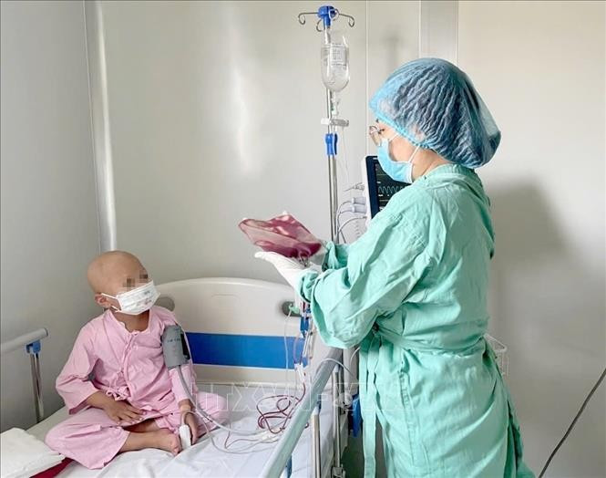 El Hospital Central de Hue anunció el 8 de septiembre que realizó de forma exitosa del primer trasplante alogénico de médula ósea (Fuente: VNA)