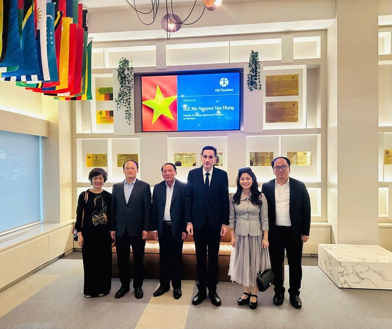 El ministro de Cultura, Deportes y Turismo de Vietnam, Nguyen Van Hung, realizó una visita de trabajo a la Organización Mundial del Turismo. (Fuente: VNA)