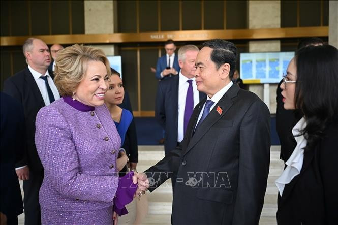 El presidente de la Asamblea Nacional de Vietnam, Tran Thanh Man (derecha) y la presidenta del Consejo de la Federación de Rusia, Valentina Matviyenko (Fuente: VNA)