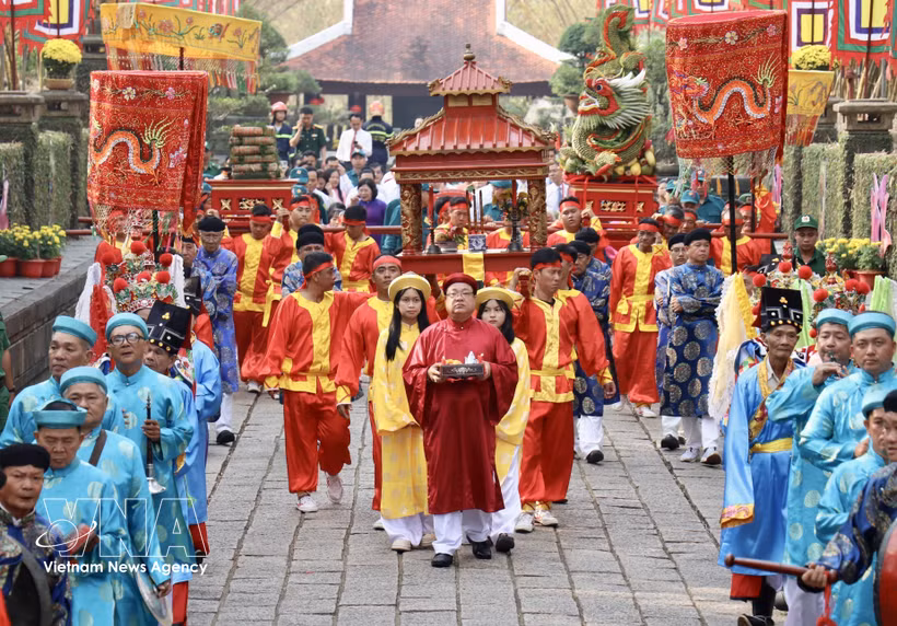 Ceremonia de ofrenda de pasteles Tet al Ancestro Nacional Hung Vuong en el Templo Superior, Área Conmemorativa de Hung Vuong, Ciudad Ho Chi Minh. Foto: VNA