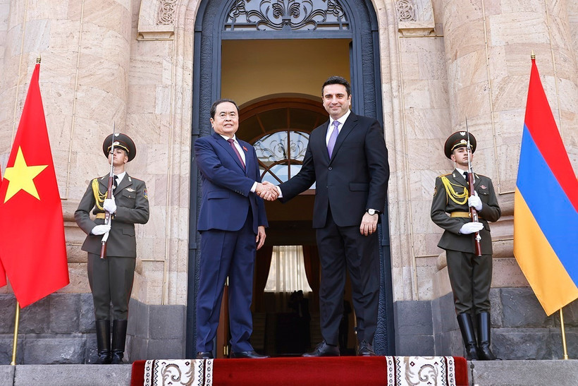 El presidente de la Asamblea Nacional de Vietnam, Tran Thanh Man (izquierda), y su homólogo de Armenia, Alen Simonyan (Foto: VNA)