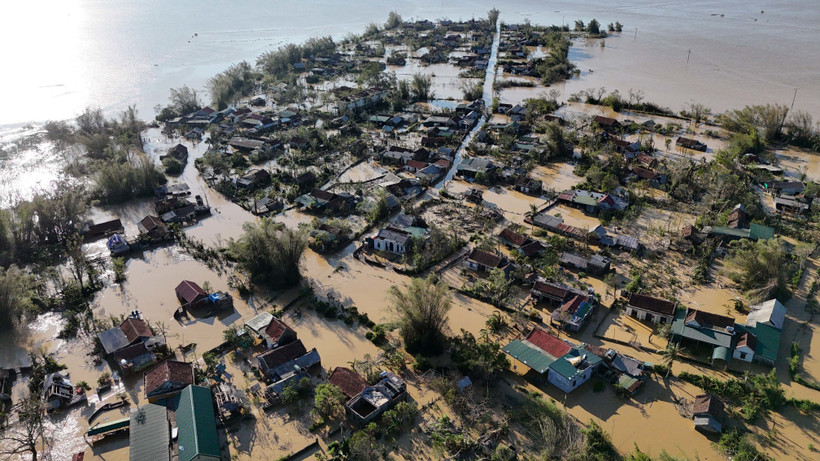 La comuna de Nghi Xuan, en la provincia central de Ha Tinh, queda sumergida por las inundaciones (Foto: VNA)