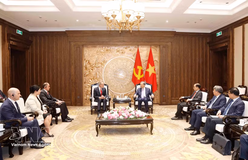 En la recepción (Fuente: VNA)