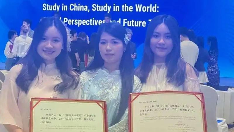 Estudiantes vietnamitas en China (Fuente: nhandan.vn)