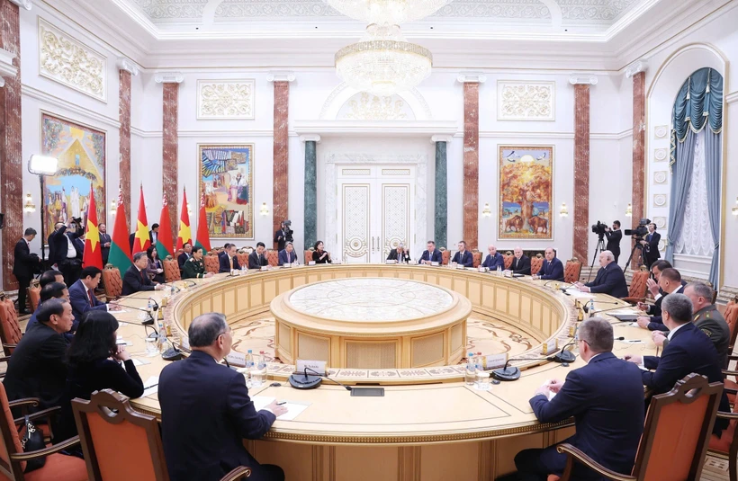 En la reunión entre el secretario general To Lam y el presidente Lukashenko (Fuente: VNA)