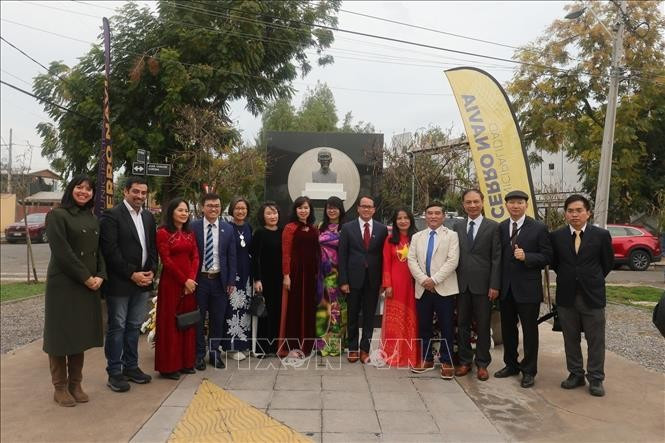La Embajada de Vietnam en Chile conmemora el 135 natalicio del Presidente Ho Chi Minh en el Parque que lleva su nombre en la capital Santiago de Chile (Fuente: Embajada de Vietnam en Chile)
