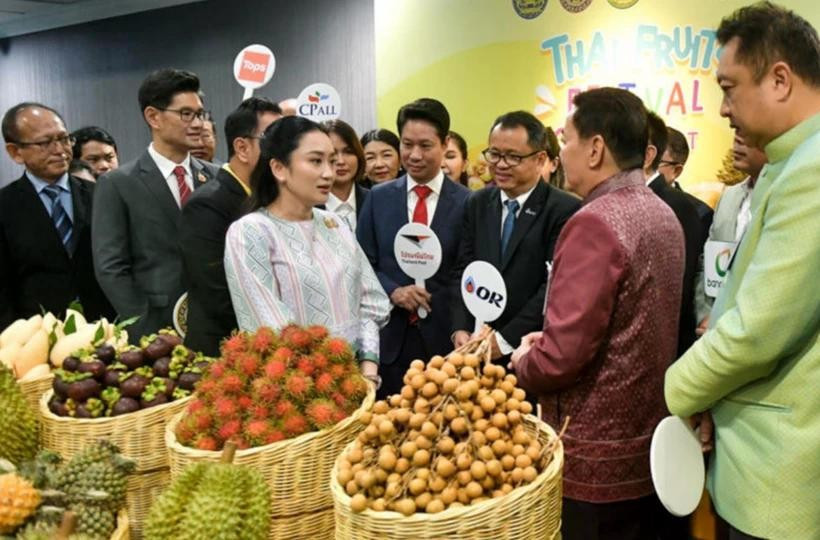 La primera ministra de Tailandia, Paetongtarn Shinawatra, anuncia un plan integral de apoyo para ayudar a los fruticultores locales (Fuente: Thai Government House)