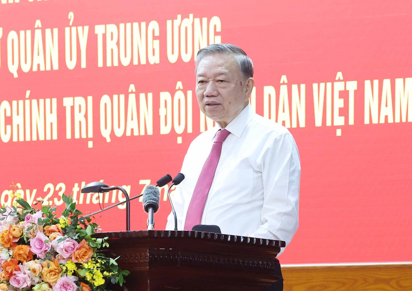 El secretario general del Partido Comunista de Vietnam (PCV) y secretario de la Comisión Militar Central, To Lam. habla en la reunión (Fuente: VNA)