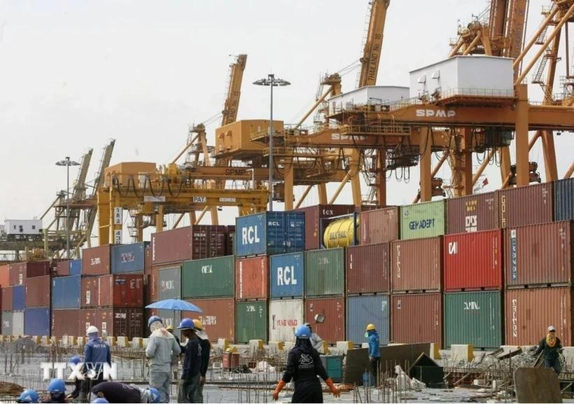 Mercancías apiladas en un puerto de Bangkok, Tailandia. (Foto: AFP)