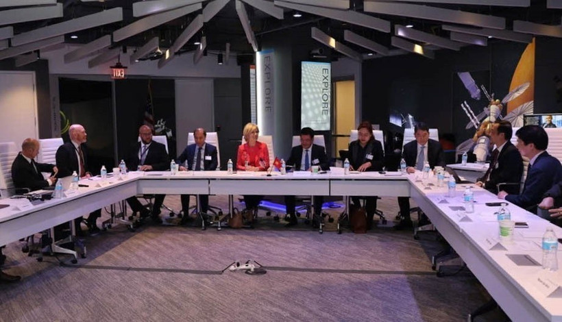 En la reunión entre la delegación vietnamita con representantes de Lockheed Martin (Fuente: VNA)
