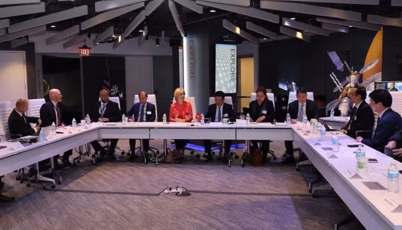 En la reunión entre la delegación vietnamita con representantes de Lockheed Martin (Fuente: VNA)