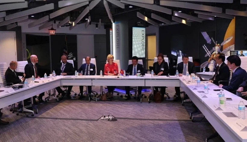 En la reunión entre la delegación vietnamita con representantes de Lockheed Martin (Fuente: VNA)