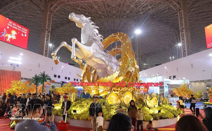 En la Feria de Primavera, la imagen del caballo, animal representativo del Año Nuevo Lunar (Tet) 2026, destaca en diversos espacios expositivos (Fuente: VNA)