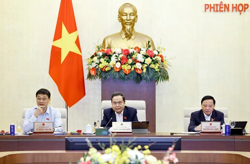 El presidente del Parlamento, Tran Thanh Man (centro) habla en el evento (Fuente: VNA)