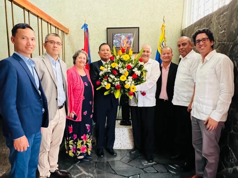 El embajador Vu Trung My extende sus felicitaciones al Partido, el Estado, el Gobierno y el pueblo de Cuba por el 66 Aniversario del triunfo de la Revolución cubana (Fuente: VNA)