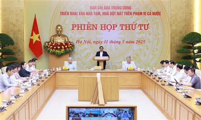 El primer ministro de Vietnam, Pham Minh Chinh preside la reunión (Fuente: VNA)
