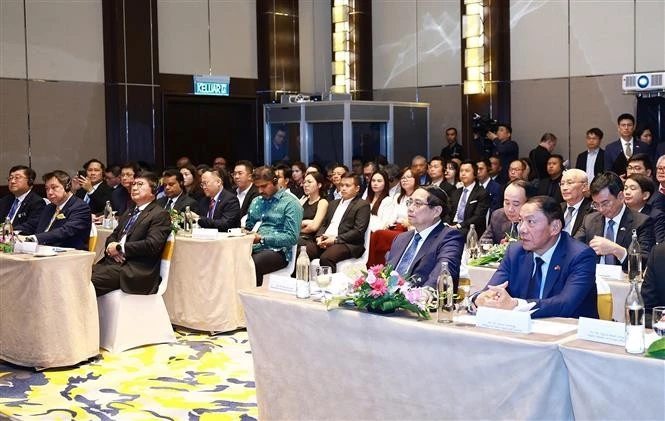 El primer ministro Pham Minh Chinh en el Encuentro Empresarial Vietnam-Malasia en Kuala Lumpur el 25 de mayo. (Foto: VNA)